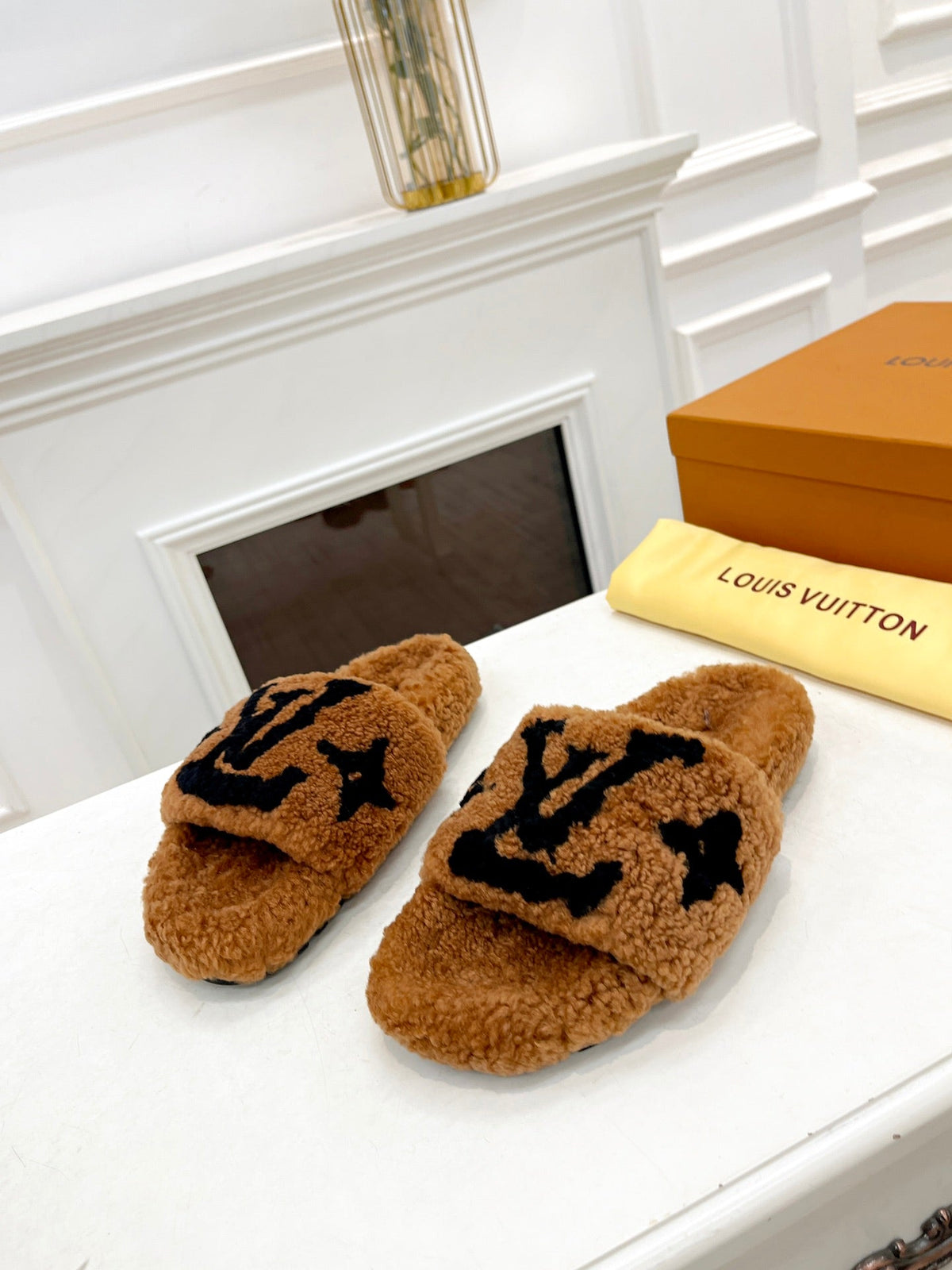 LV FLAT SLIPPER IN GINGERBREAD BROWN MIX BLACK SHEARLING