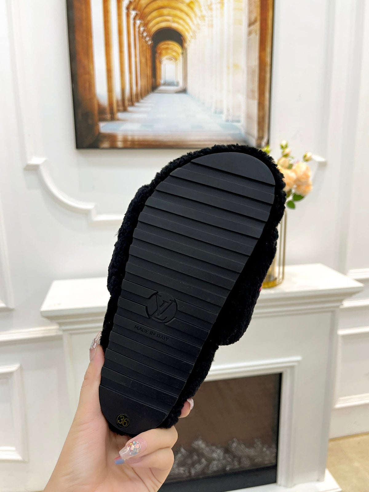 LV FLAT SLIPPER IN BLACK MIX BRIGHT PINK SHEARLING