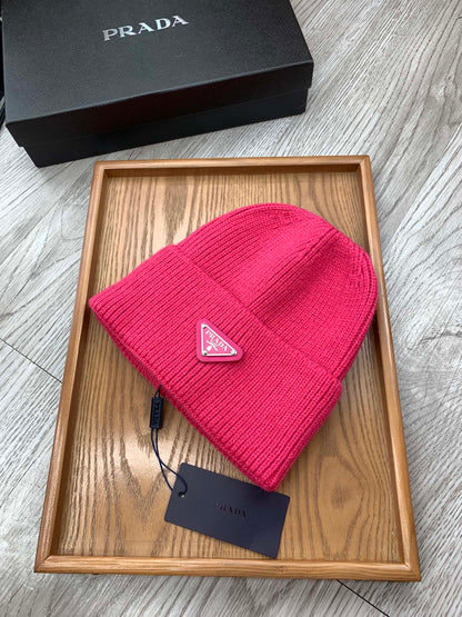 BEANIIE HAT IN BRIGHT PINK WOOL 335037