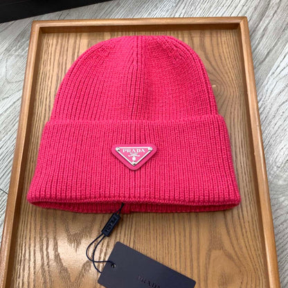 BEANIIE HAT IN BRIGHT PINK WOOL 335037
