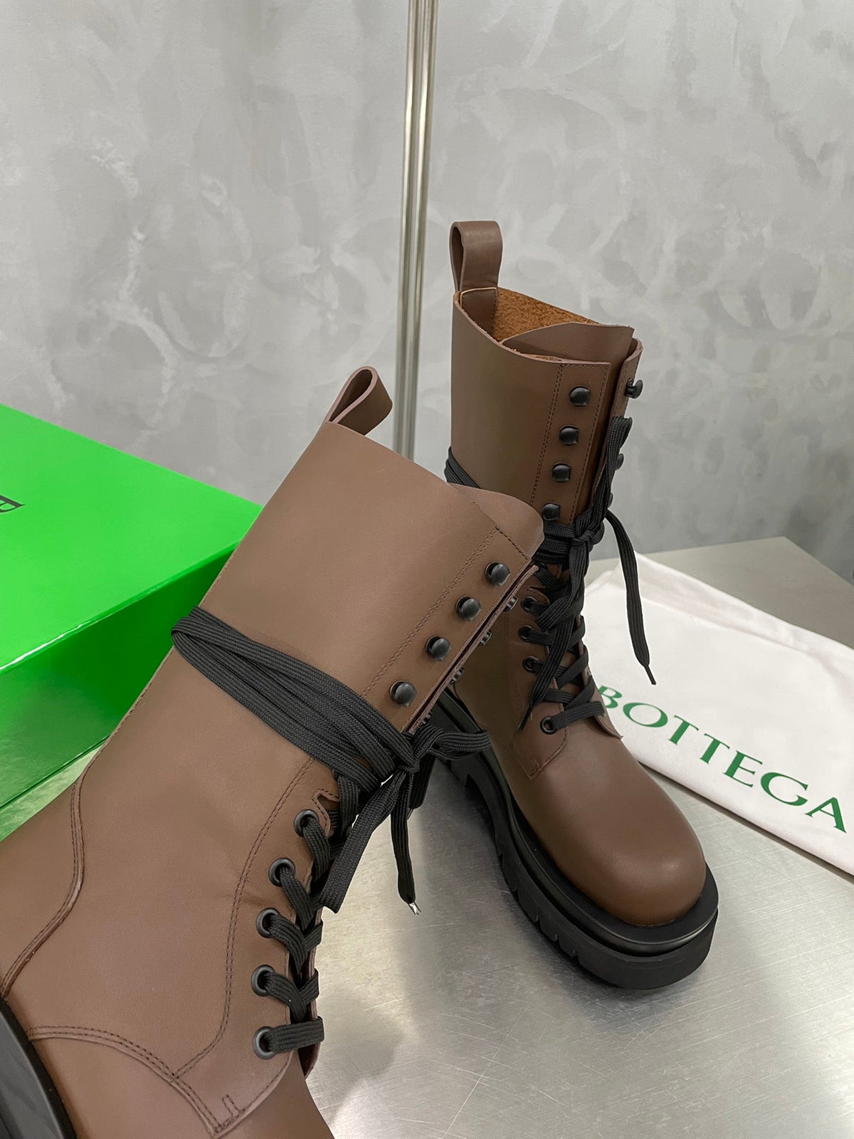 LUG LACE-UP BOOT IN CHOCOLATE BROWN CALFSKIN 7 CM