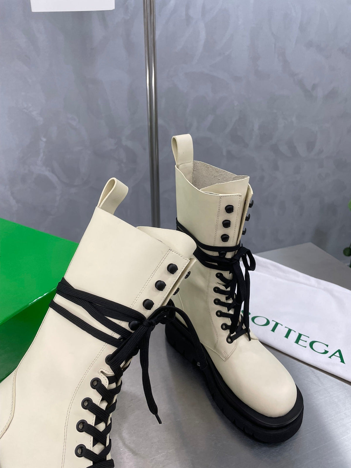 LUG LACE-UP BOOT IN BEIGE CREAM CALFSKIN 7 CM