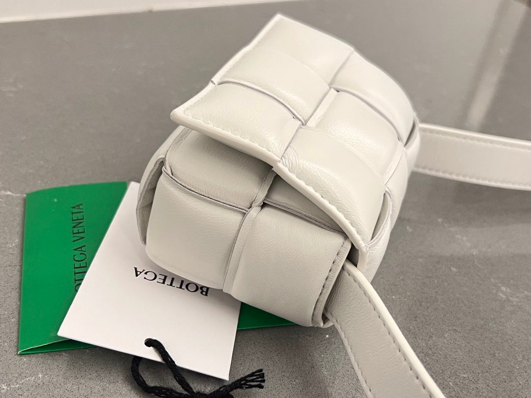 MINI CASSETTE 12 IN WHITE LAMBSKIN