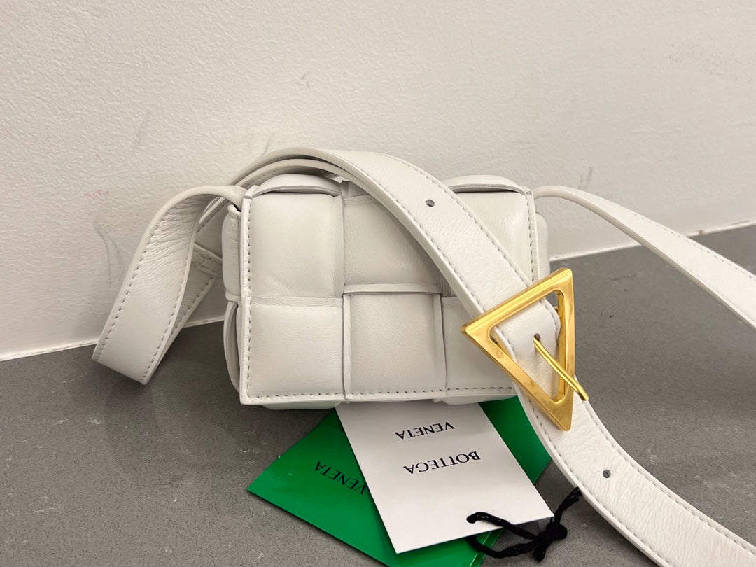 MINI CASSETTE 12 IN WHITE LAMBSKIN