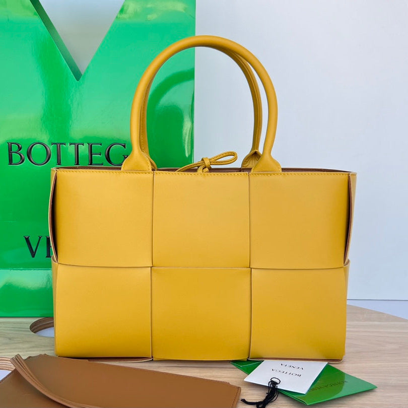 SMALL ARCO TOTE 30 IN TULIP TREE YELLOW LAMBSKIN