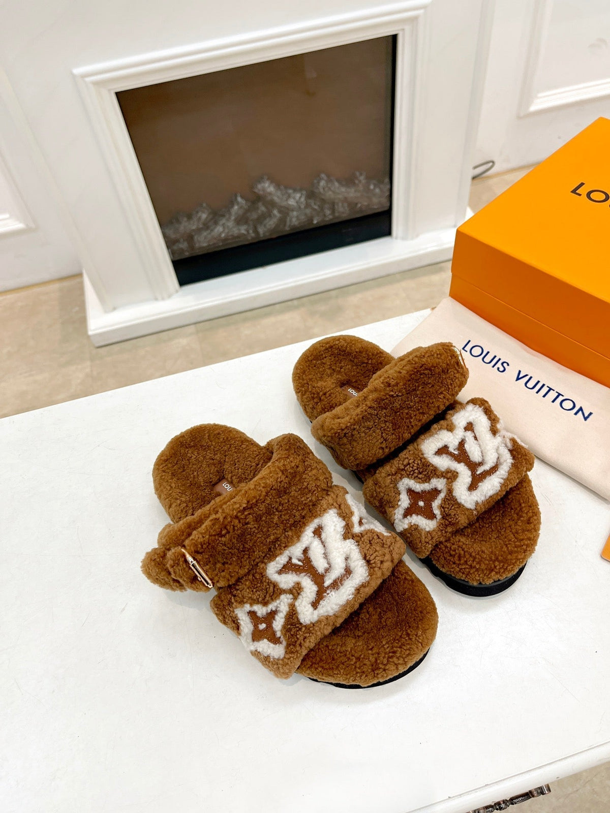 DAD SANDAL MULE IN CARAMEL BROWN MIX WHITE FLEECE