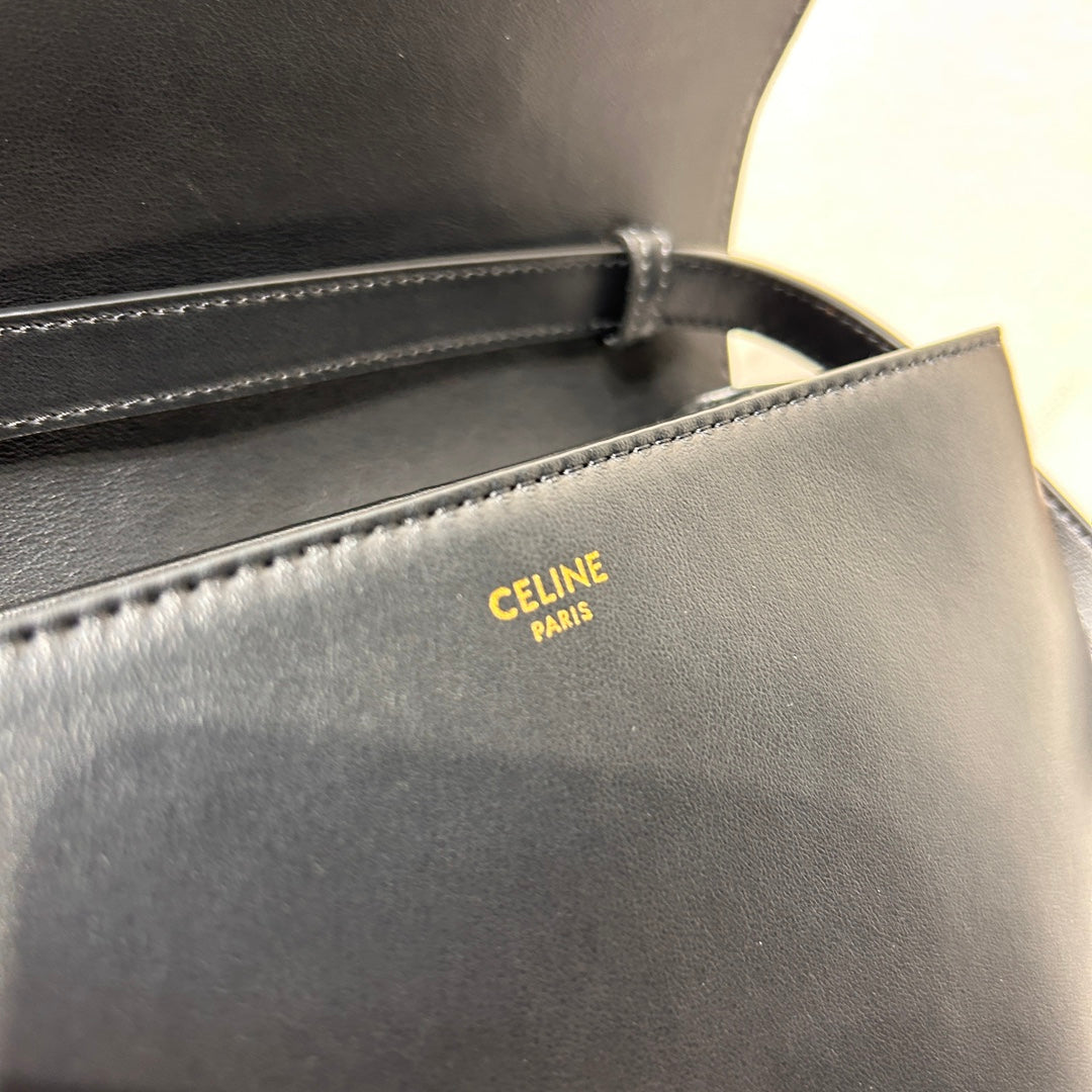 TABOU FLAP BAG 22 IN BLACK SMOOTH CALFSKIN GOLD LOCK