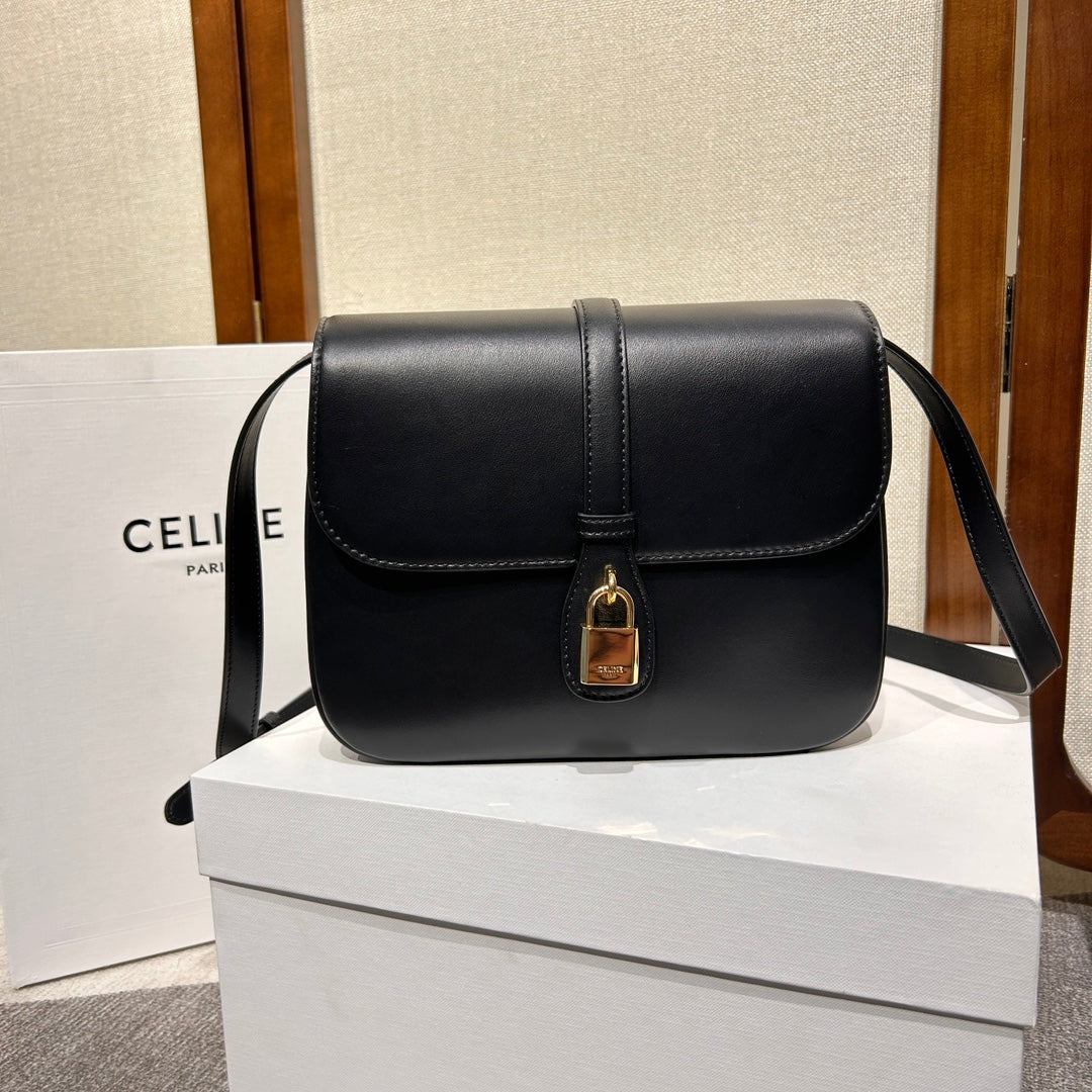TABOU FLAP BAG 22 IN BLACK SMOOTH CALFSKIN GOLD LOCK
