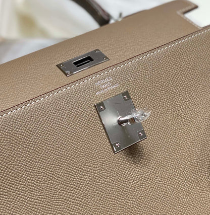 KELLY 28CM IN ETOUPE EPSOM CALFSKIN GOLD HARDWARE