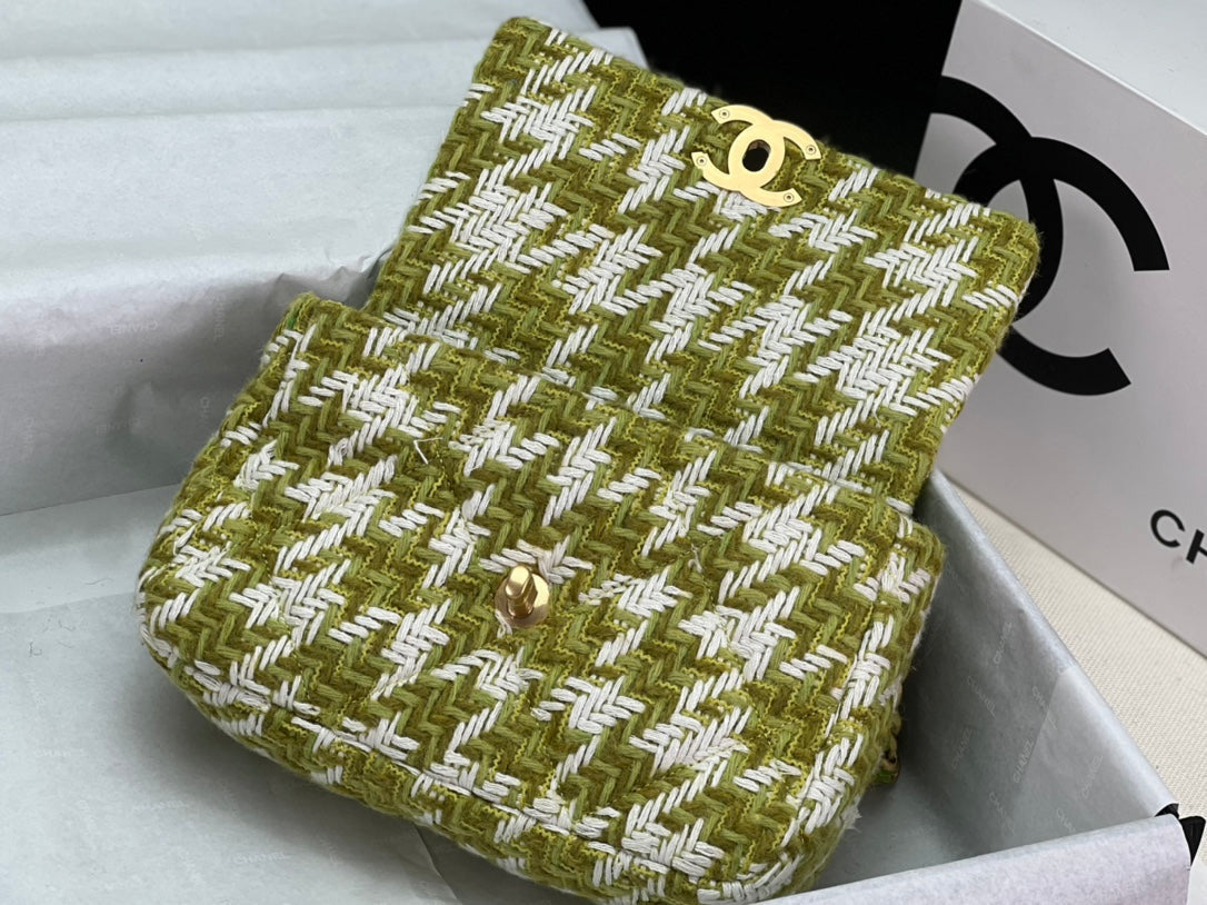SMALL FLAP BAG 26 IN LIGHT GREEN MIX WHITE TWEED SILVER AND GOLD CHAIN
