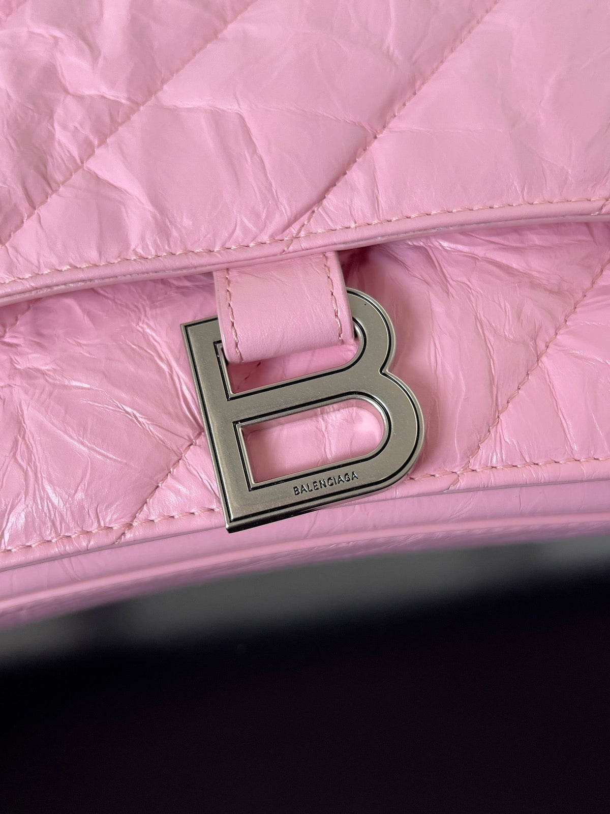 CRUSH CHAINED BAG 32 IN PINK QUILTED CRUSHED CALFSKIN SILVER HARDWARE