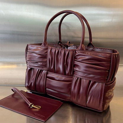 SMALL ARCO TOTE 30 IN WINE RED SOFT LAMBSKIN