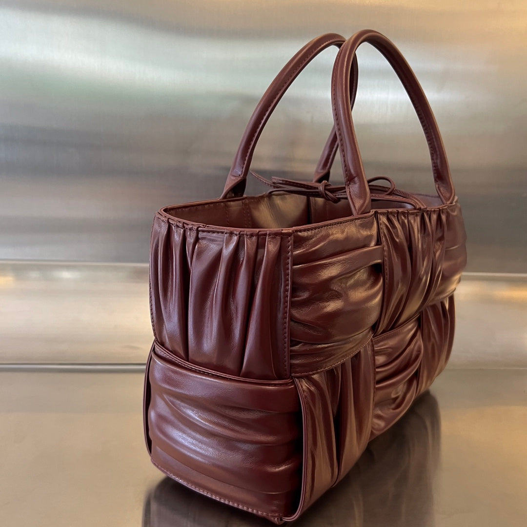 SMALL ARCO TOTE 30 IN WINE RED SOFT LAMBSKIN