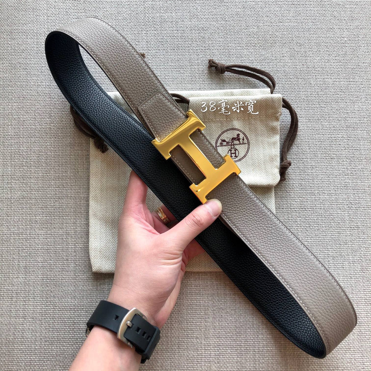 HM BELT BUCKLE & REVERSIBLE BLACK AND TAN BROWN LEATHER STRAP 38MM GOLD HARDWARE