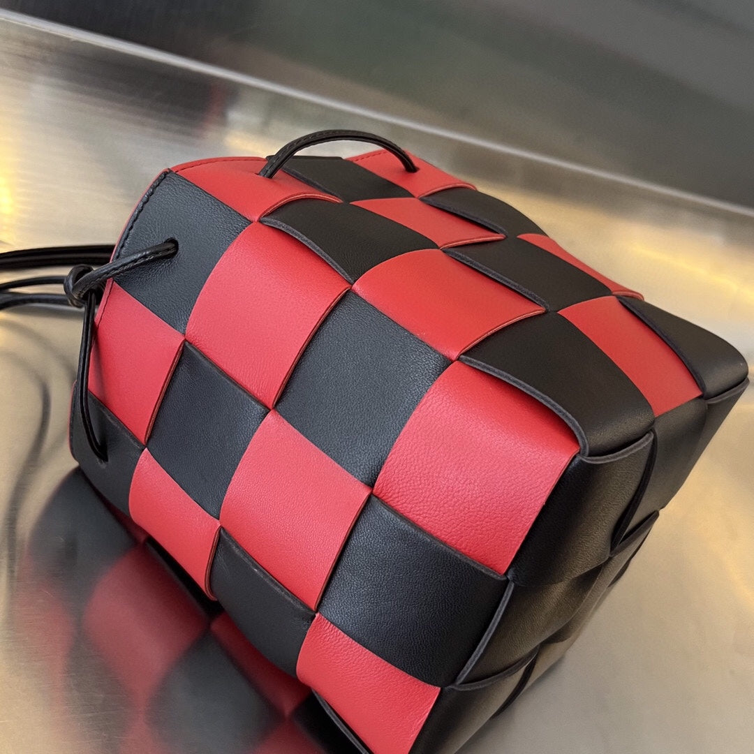 SMALL CASSETTE BUCKET 18 IN RED MIX BLACK CALFSKIN