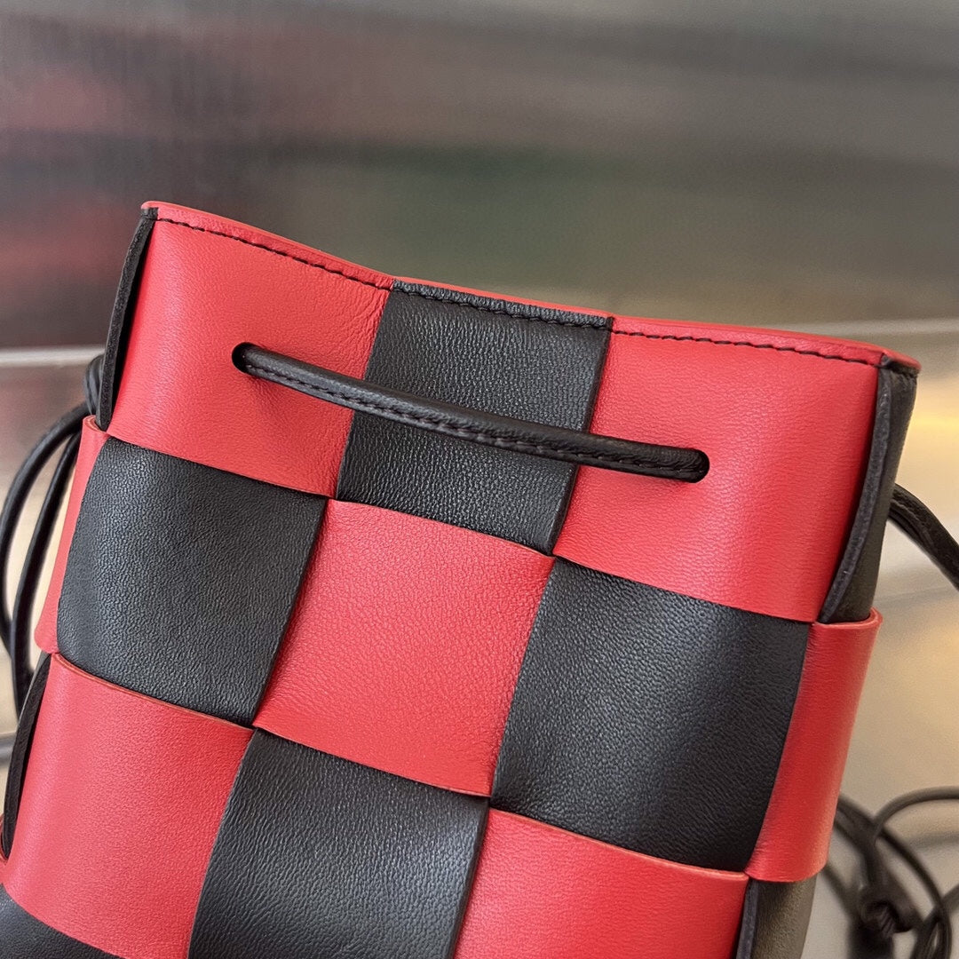SMALL CASSETTE BUCKET 18 IN RED MIX BLACK CALFSKIN