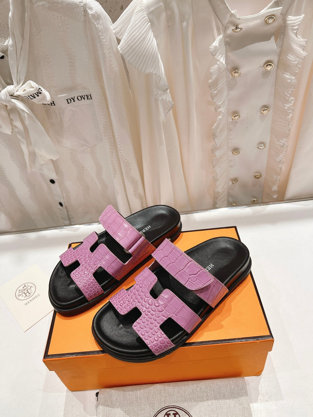 CHYPRE SANDAL BLACK AND LAVENDER LAMBSKIN