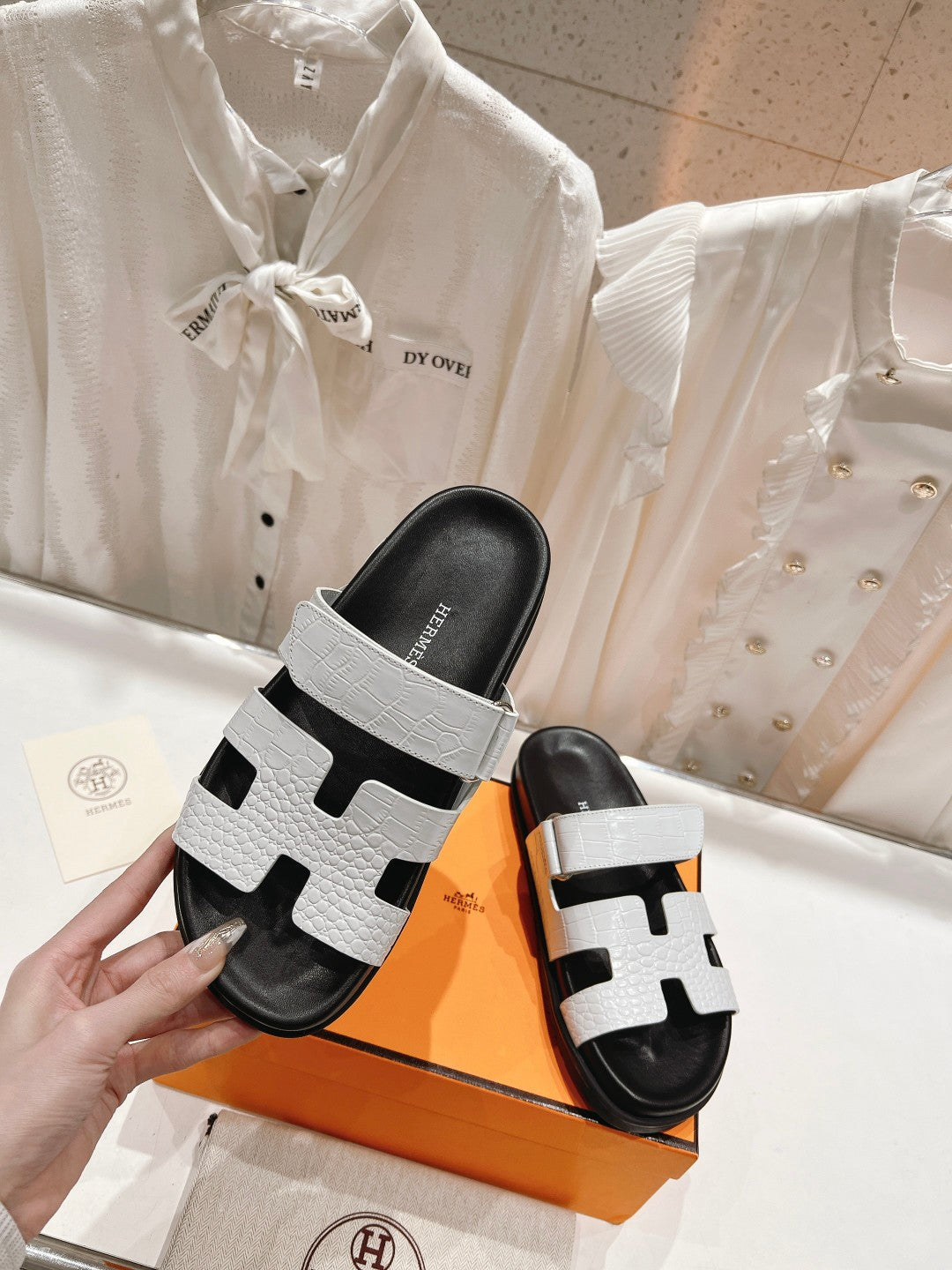 CHYPRE SANDAL BLACK AND WHITE LAMBSKIN