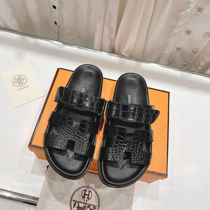 CHYPRE SANDAL BLACK LAMBSKIN