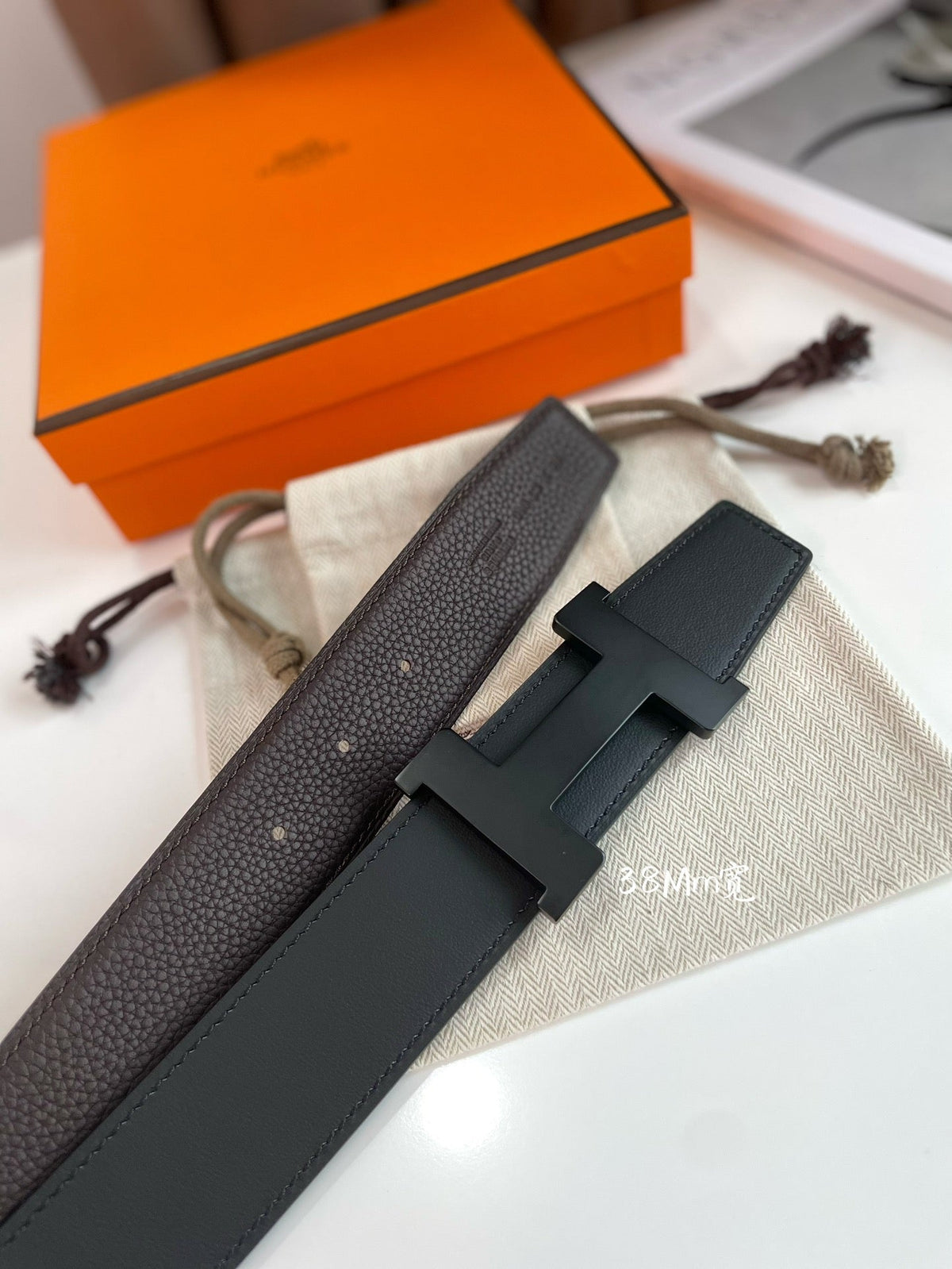 HM CONSTANCE BELT BUCKLE & REVERSIBLE CHOCOLATE BROWN AND BLACK LEATHER STRAP 38MM