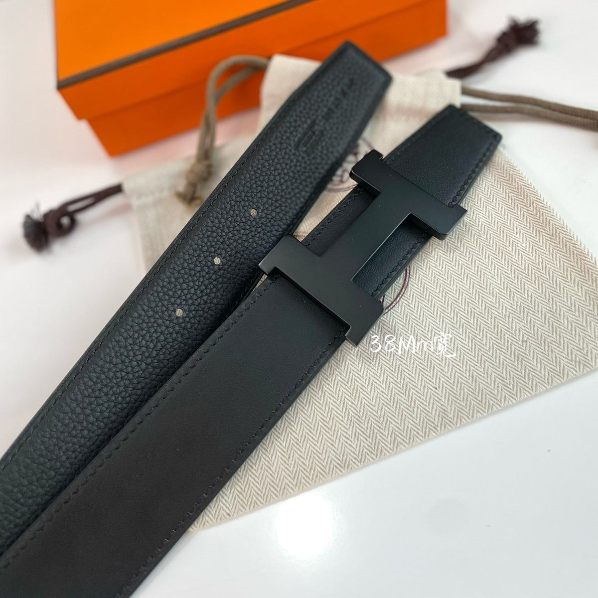 HM CONSTANCE BELT BUCKLE & REVERSIBLE  BLACK LEATHER STRAP 38MM
