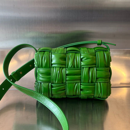 MINI CASSETTE 19 IN SHAMROCK GREEN SOFT LAMBSKIN