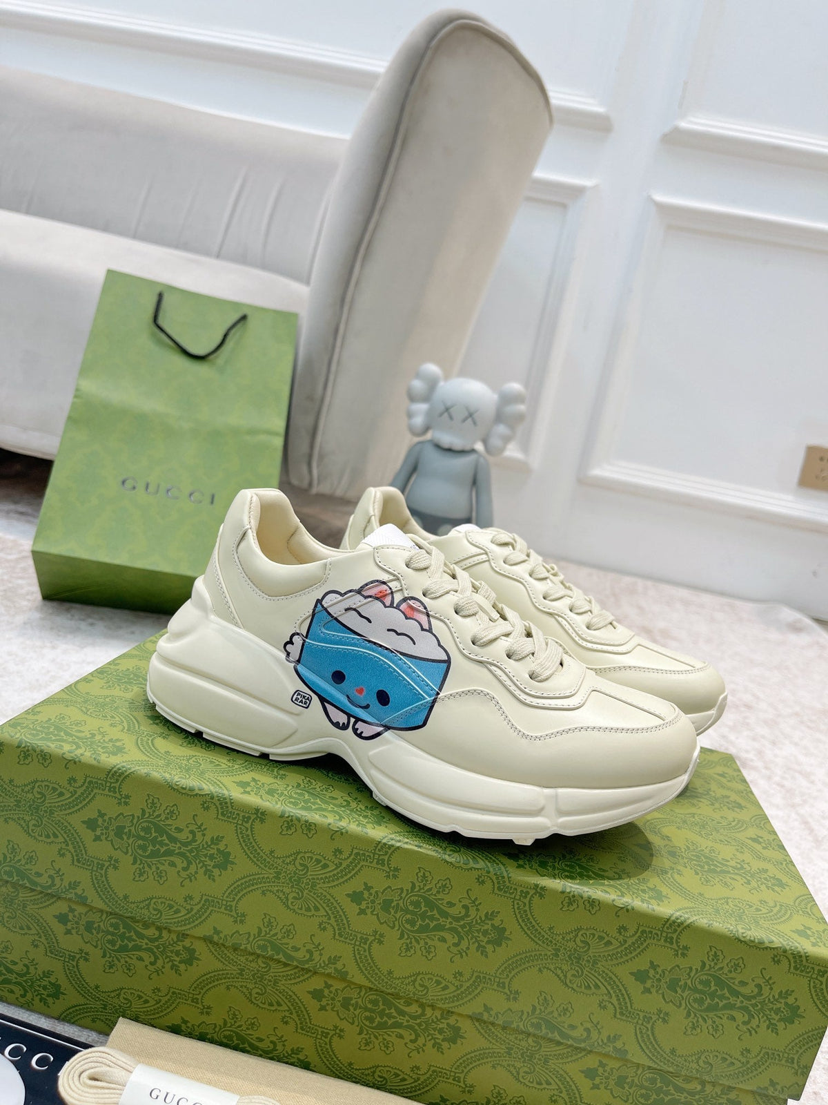 GG RHYTON TRAINER WHITE LAMBSKIN WITH CAT ICON