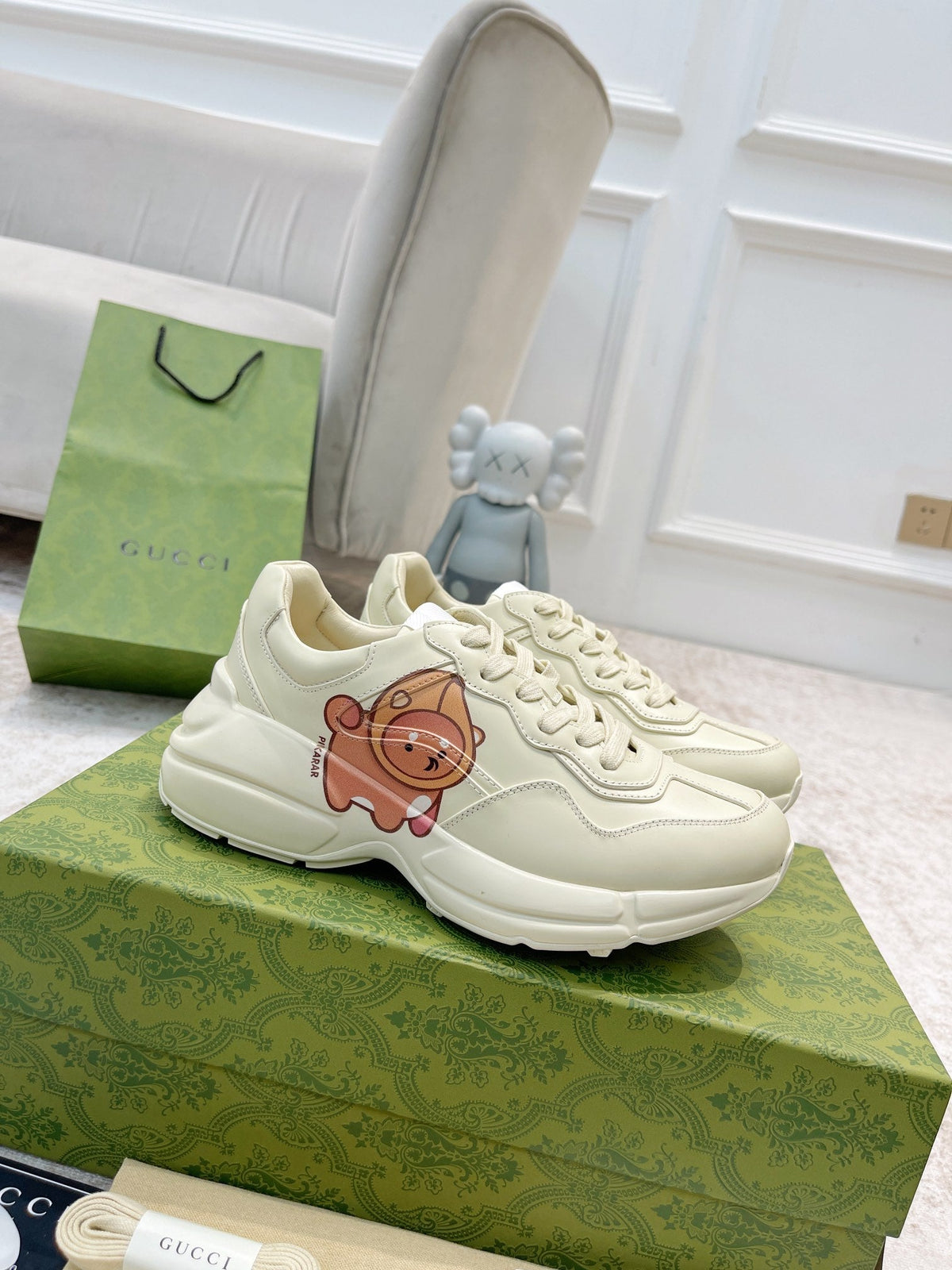 GG RHYTON TRAINER WHITE LAMBSKIN WITH AVOCADO MOTIF