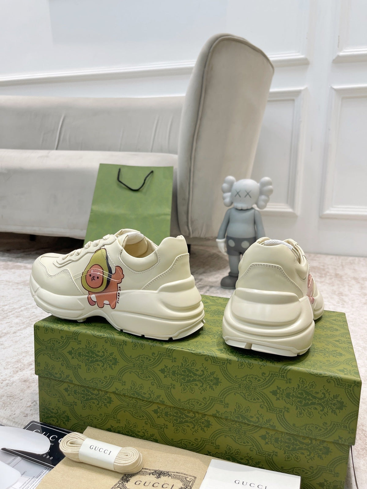 GG RHYTON TRAINER WHITE LAMBSKIN WITH AVOCADO MOTIF