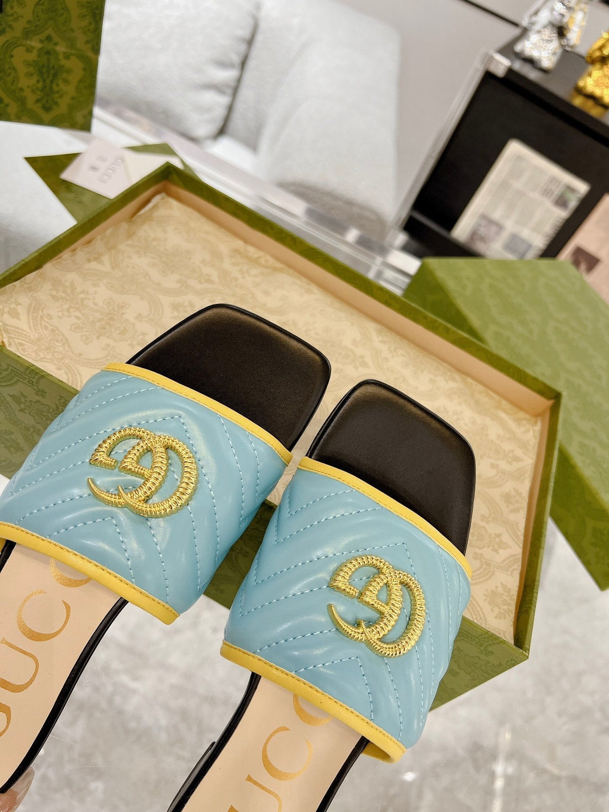 GG EXCLUSIVE SLIDE SANDAL SKY AND BLACK CALFSKIN