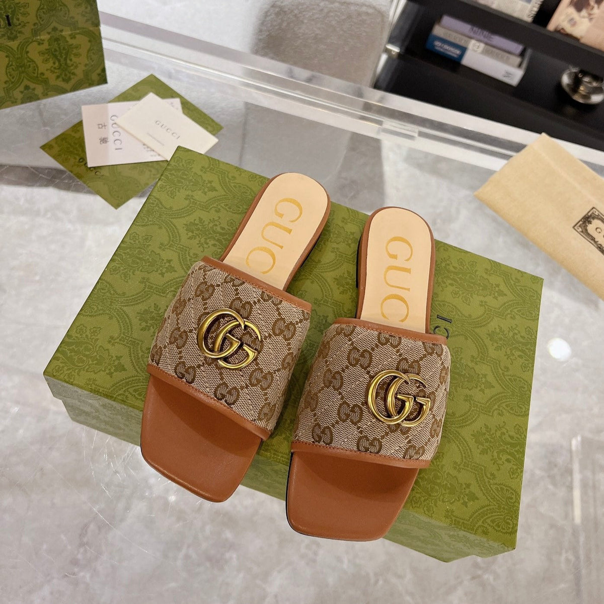 GG EXCLUSIVE SLIDE SANDAL CARAMEL AND BROWN FABRIC