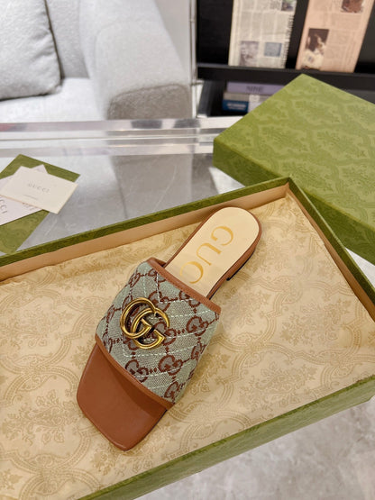 GG EXCLUSIVE SLIDE SANDAL CARAMEL AND GRAY FABRIC