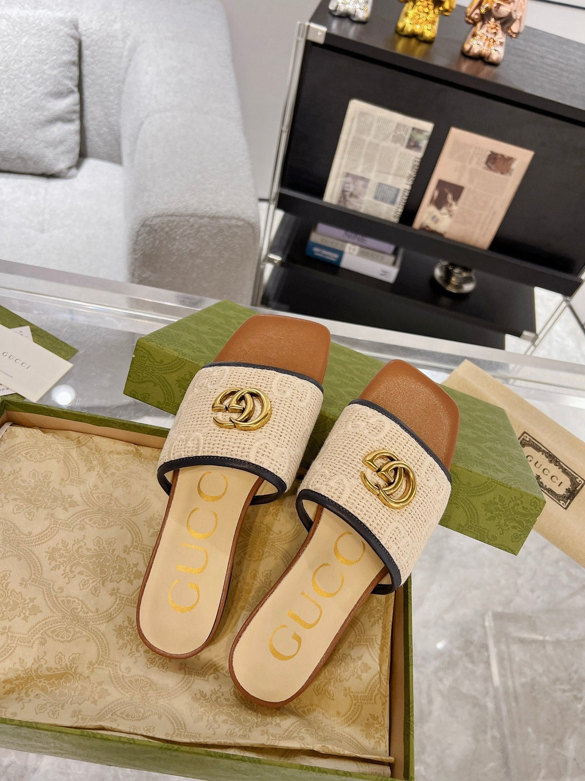 GG EXCLUSIVE SLIDE SANDAL CARAMEL AND CREAM SEDGE