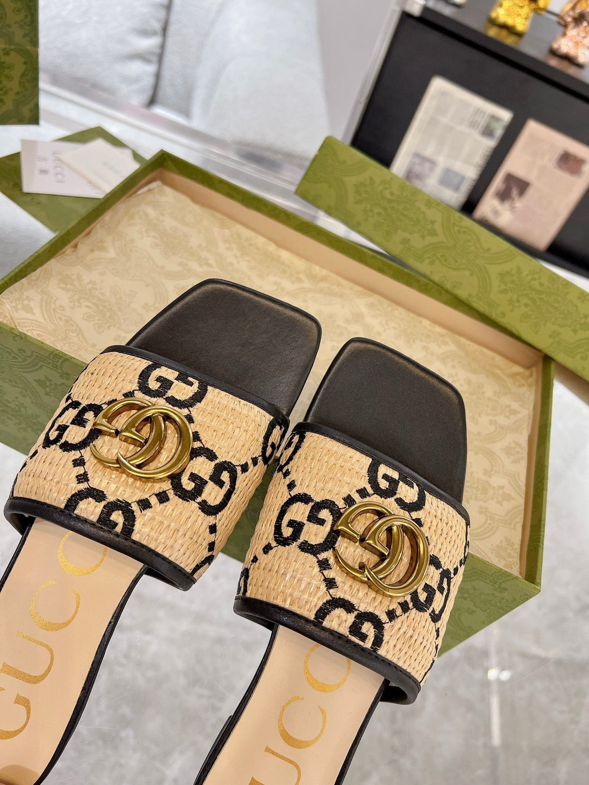 GG EXCLUSIVE SLIDE SANDAL BLACK AND CREAM SEDGE