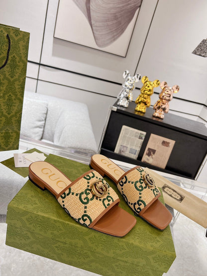 GG EXCLUSIVE SLIDE SANDAL CARAMEL SEDGE