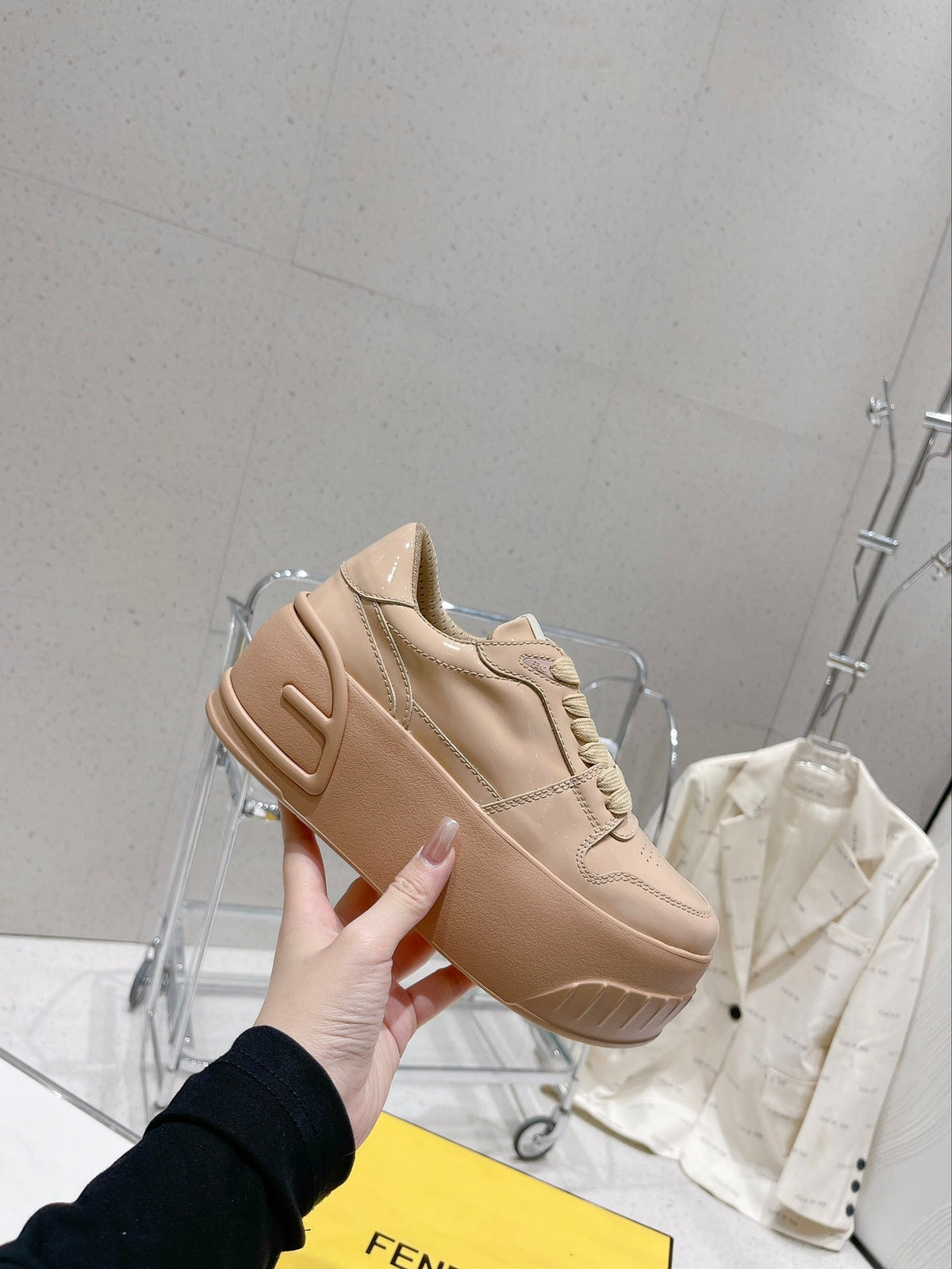 FENDI LOW-TOP TRAINER IN TAN BEIGE CALFSKIN