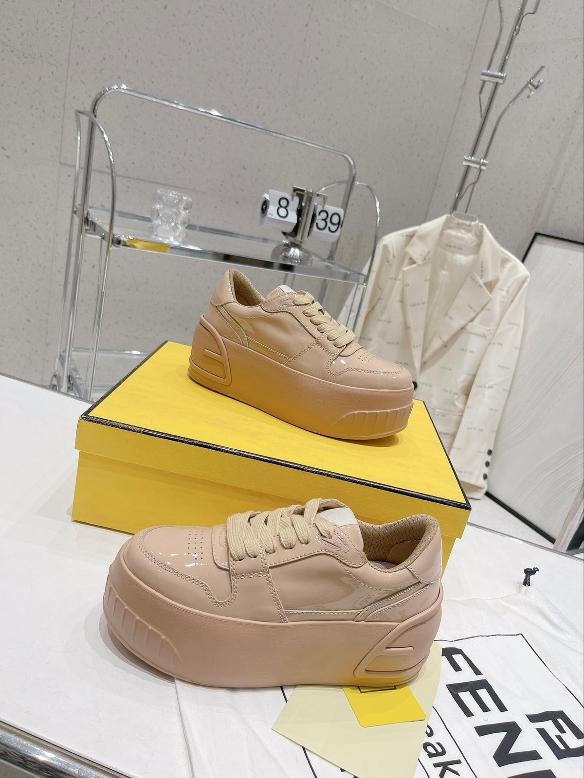 FENDI LOW-TOP TRAINER IN TAN BEIGE CALFSKIN