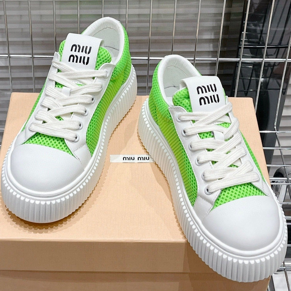 SNEAKERS THICK-SOLED SHAMROCK COLOR MESH COWHIDE