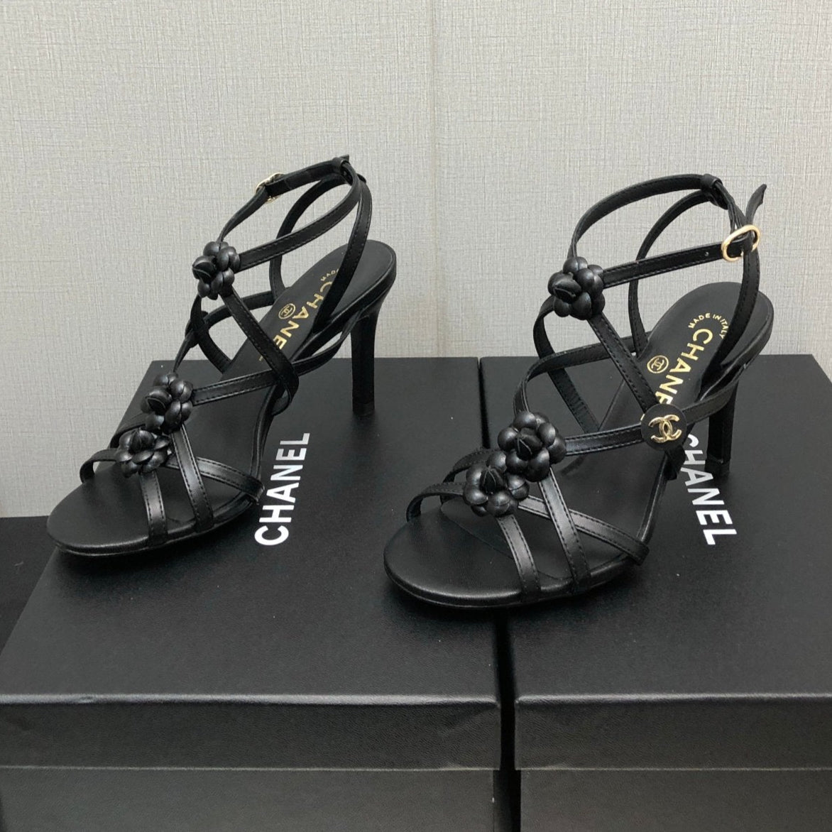 FLORAL HIGH HEEL SANDAL IN BLACK LAMBSKIN