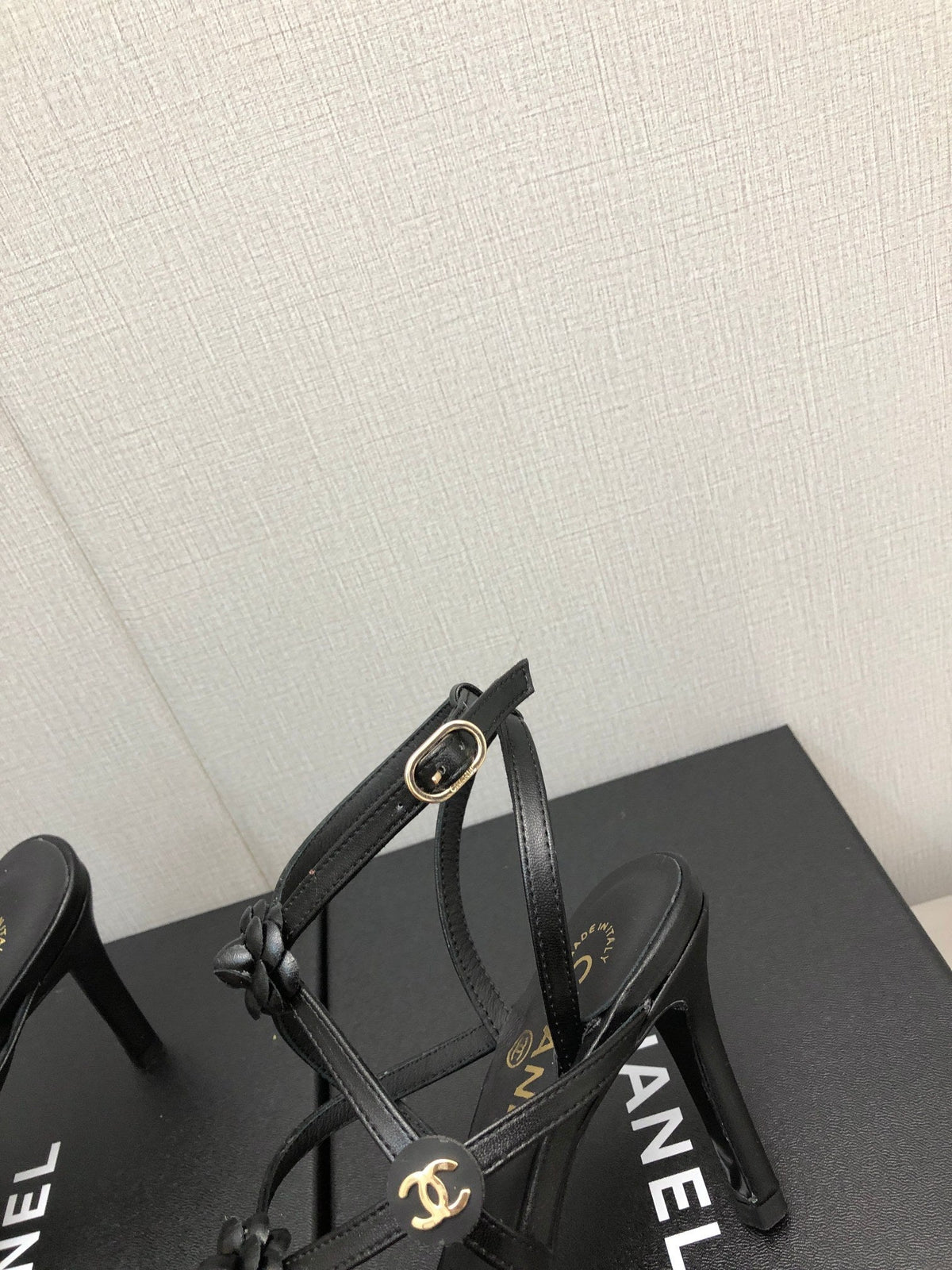 FLORAL HIGH HEEL SANDAL IN BLACK LAMBSKIN