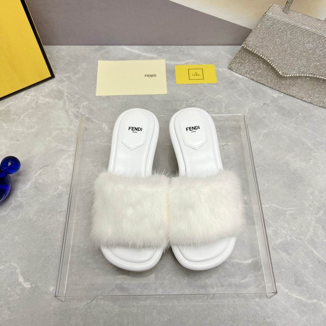 FENDI BAGUETTE MINK MEDIUM-HEELED 45MM IN WHITE FUR AND LAMBSKIN