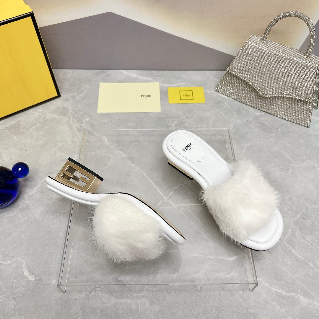 FENDI BAGUETTE MINK MEDIUM-HEELED 45MM IN WHITE FUR AND LAMBSKIN