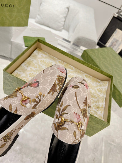 HORSEBIT LOAFER WITH FLOWER PRINT IN LINEN BEIGE MONOGRAM JACQUARD FABRIC