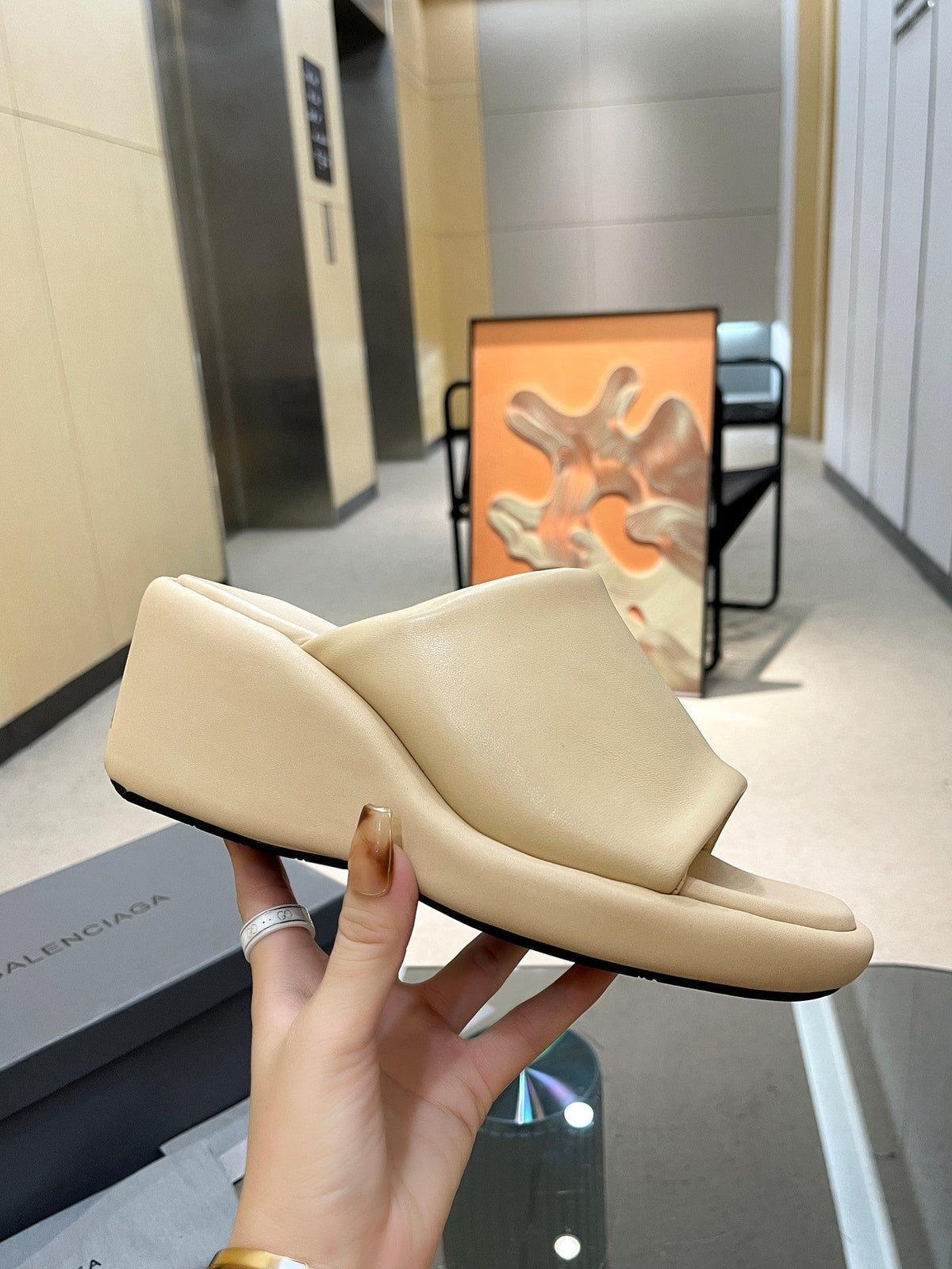 WEDGE SANDALS IN BEIGE SOFT LAMBSKIN
