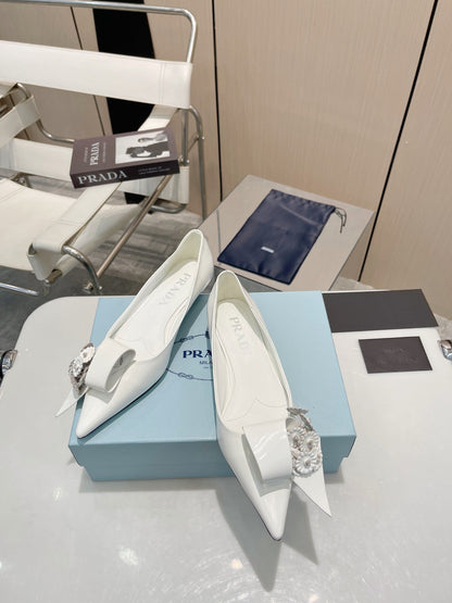 BALLET FLATS POINTED TOE IN WHITE SHINY CALFSKIN ATTACHED FLOWERS