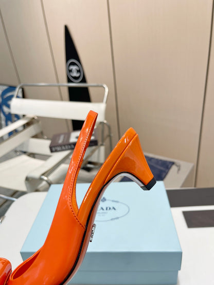 POINTED TOE SLINGBACK KITTEN HEEL WITH BOW IN ORANGE GLOSSY LAMBSKIN