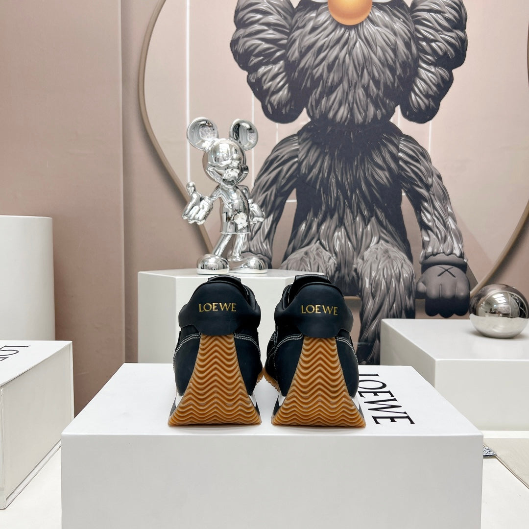 FLOW RUNNER SNEAKER IN FULL BLACK SUEDE AND SHEEPSKIN