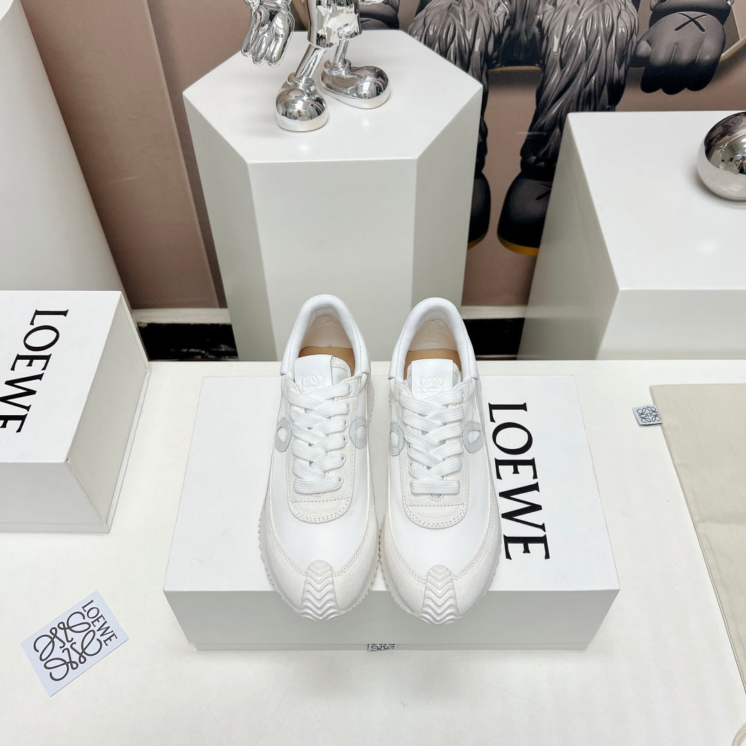 FLOW RUNNER SNEAKER IN WHITE SUEDE AND SHEEPSKIN
