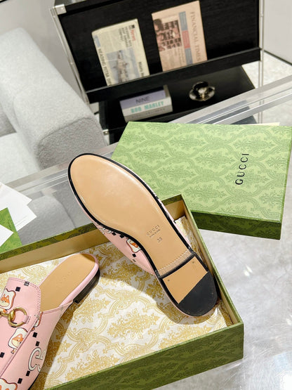 HORSEBIT SLIPPER MULE WITH CUTE CAT PRINT IN LIGHT PINK CALFSKIN