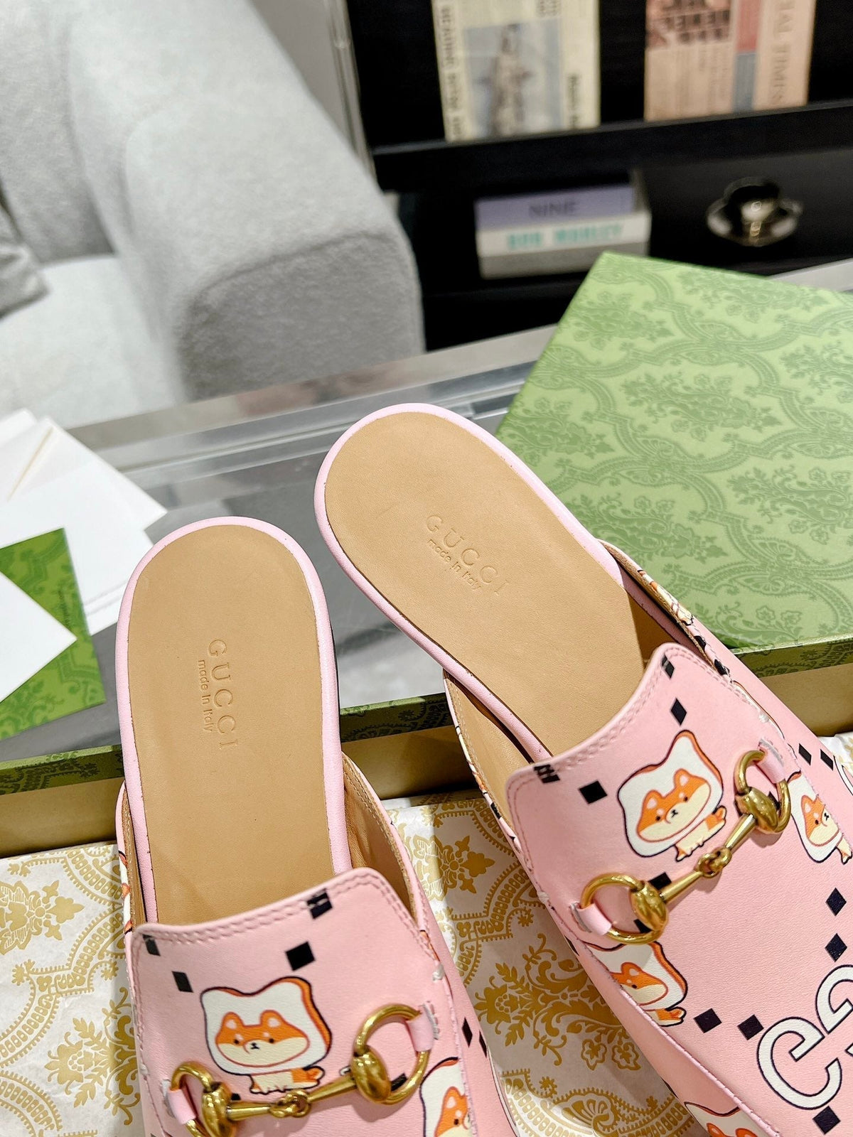 HORSEBIT SLIPPER MULE WITH CUTE CAT PRINT IN LIGHT PINK CALFSKIN